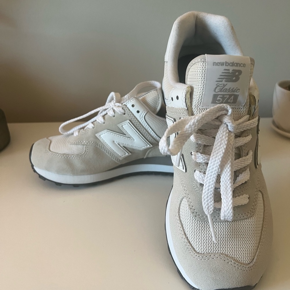 New Balance 574 Classic Sneakers size 8